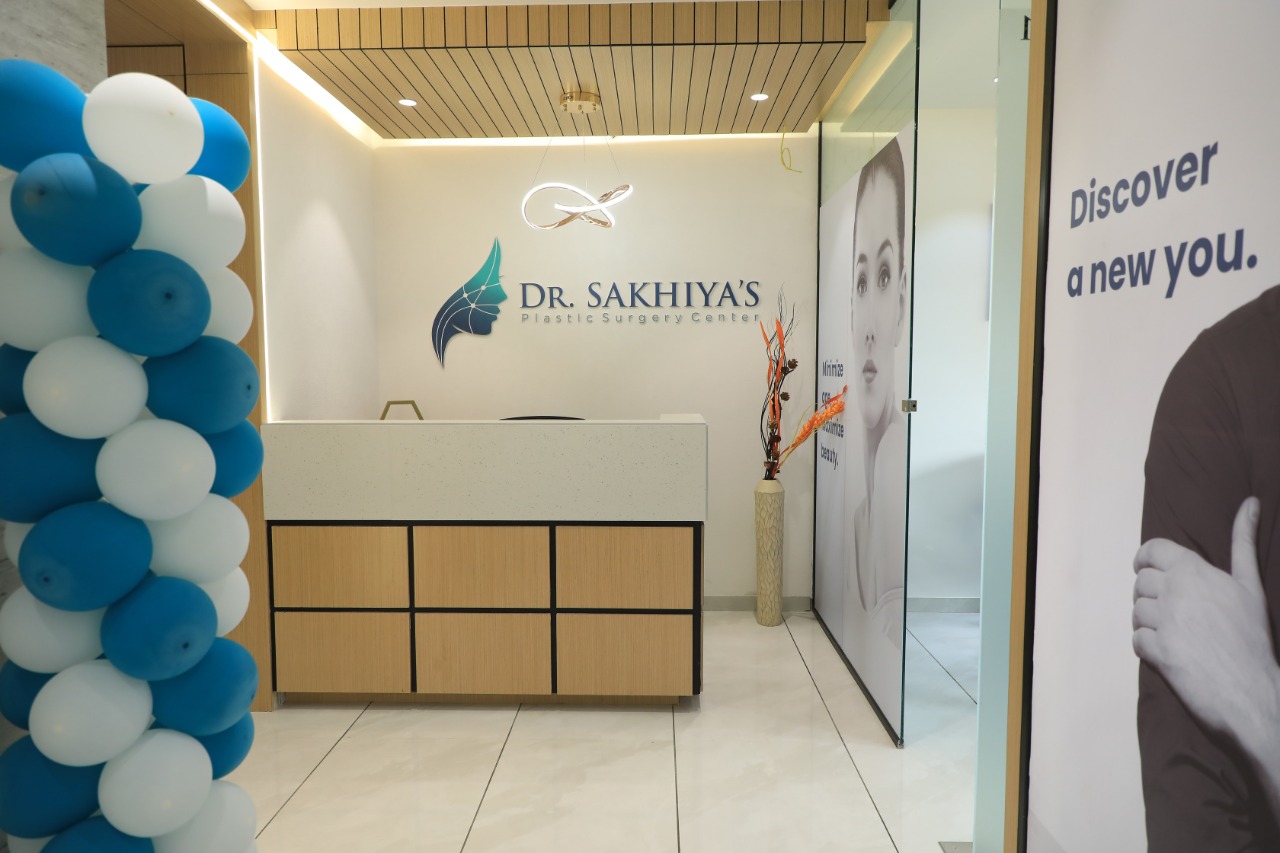 Experience Surat’s finest aesthetic & cosmetic treatments with top-notch infrastructure & world-class technology at Sakhiya Skin Clinic