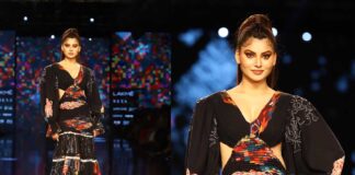 Urvashi Rautela Sets The Ramp On Fire As A Showstopper At The Grand Finale Show, Looking No Less Than A Goddess For Reynu Taandon And Nikhita Tandon At The FDCI Lakme Fashion Week Urvashi Rautela Sets The Ramp On Fire As A Showstopper At The Grand Finale Show, Looking No Less Than A Goddess For Reynu Taandon And Nikhita Tandon At The FDCI Lakme Fashion Week