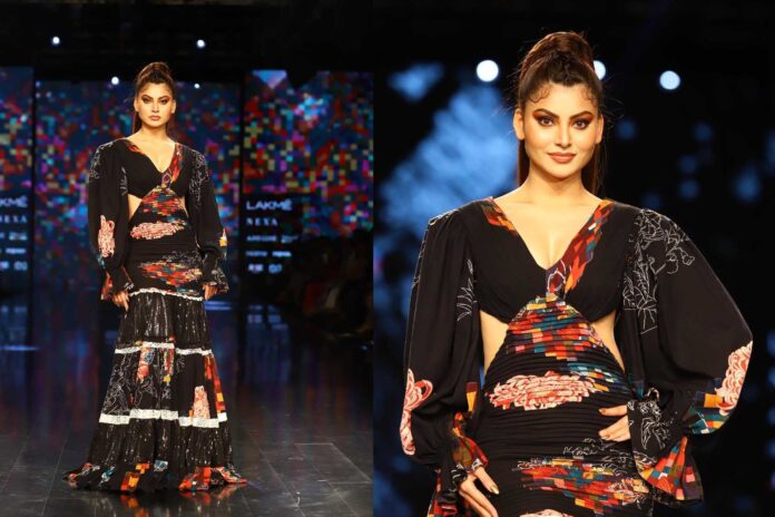Urvashi Rautela Sets The Ramp On Fire As A Showstopper At The Grand Finale Show, Looking No Less Than A Goddess For Reynu Taandon And Nikhita Tandon At The FDCI Lakme Fashion Week