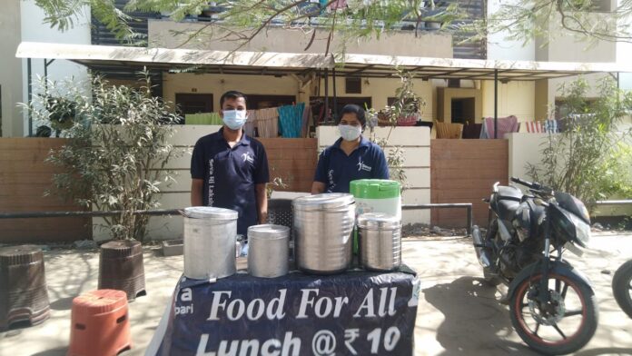 Kutch Based NGO SEVA SARVOPARI provides food to feed the hungry at just rupees 10