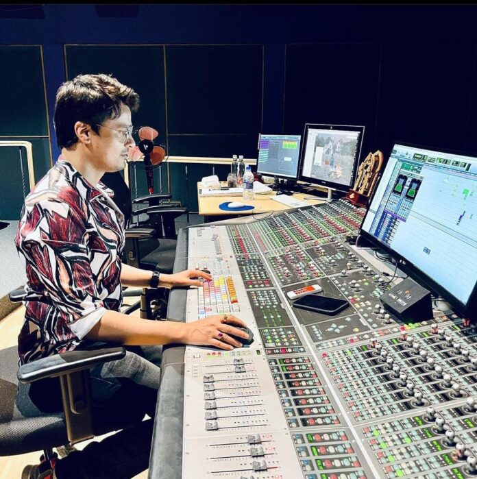 Mixing engineer who stays always on the top charts of Spotify for his songs- 
