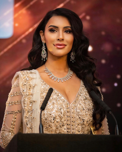 Glamorous Deana Uppal hosts the prestigious Asian Achievers Awards-World Media Network