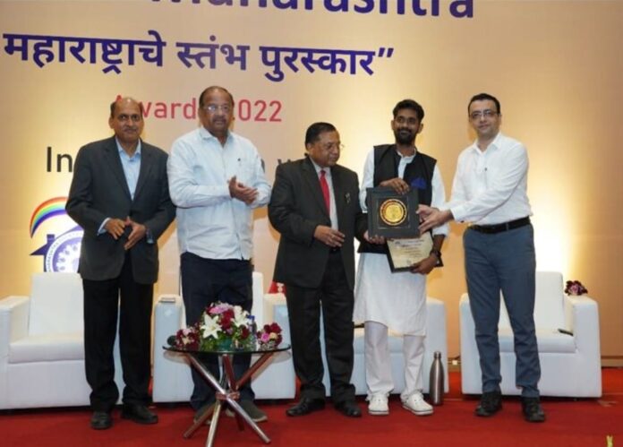 Maharashtra’s promising young entrepreneur Dr Shubham Mahajan receives Pillars of Maharashtra Awards 2022 from Shri Gopal Shetty and Shri Rahul Narvekar