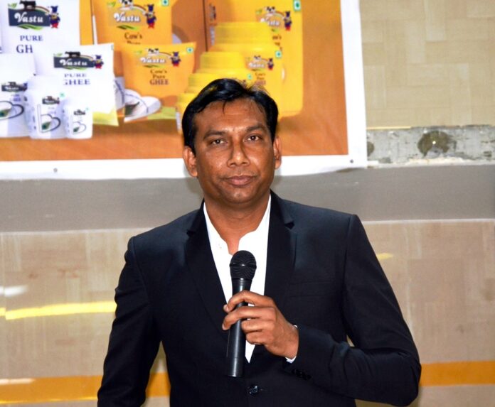 Rs 2500 PM to Rs 100 cr a year, how this first generation entrepreneur built a dairy empire!