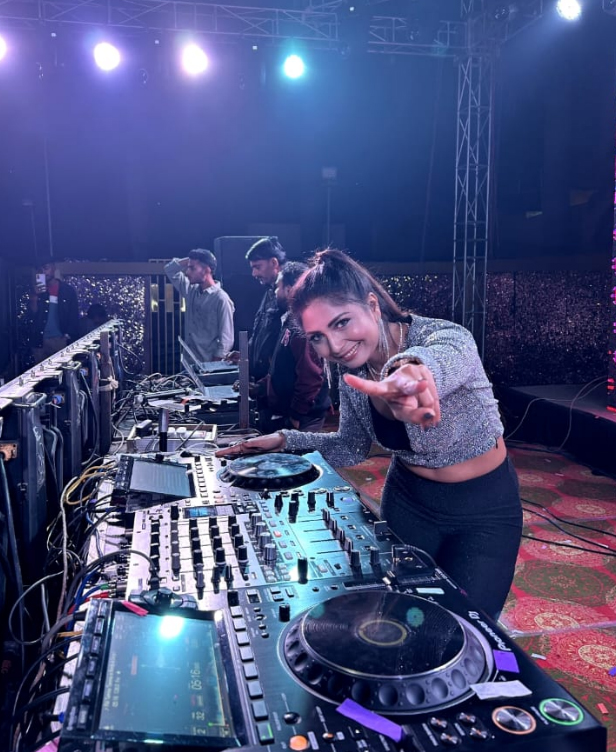 DJ Lahar Brings Sparkle to Katni’s Diwali With Her Festive Musical Bash