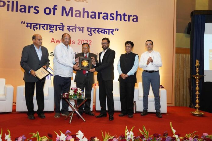 Samar Mukherjee received The Pillars of Maharashtra awards