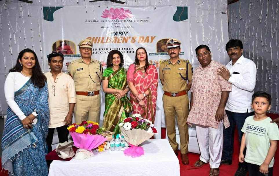 Mumbai joint commissioner of police Vishwas Nangare Patil attended the Children's day charity event organized by Nidarshana Gowani of Kamala Trust