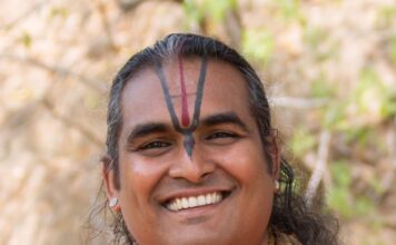 “Drench yourself in the colour of the Lord.” – Paramahamsa Viswananda “Drench yourself in the colour of the Lord.” - Paramahamsa Viswananda