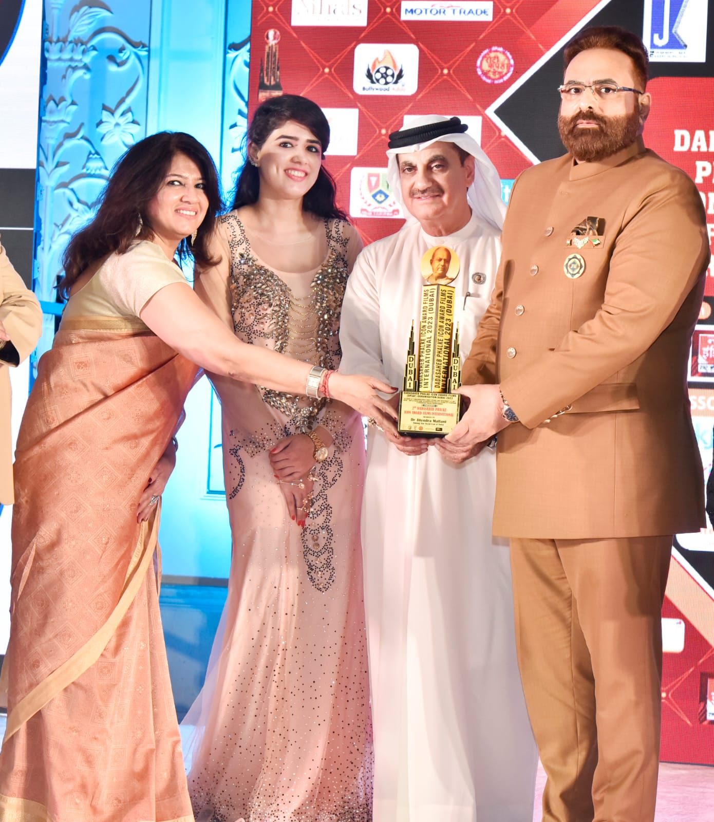 Dr Jitendra Matlani Awarded with Renowned Entrepreneur of Dubai and shining Star Social Icon of Dubai awards.