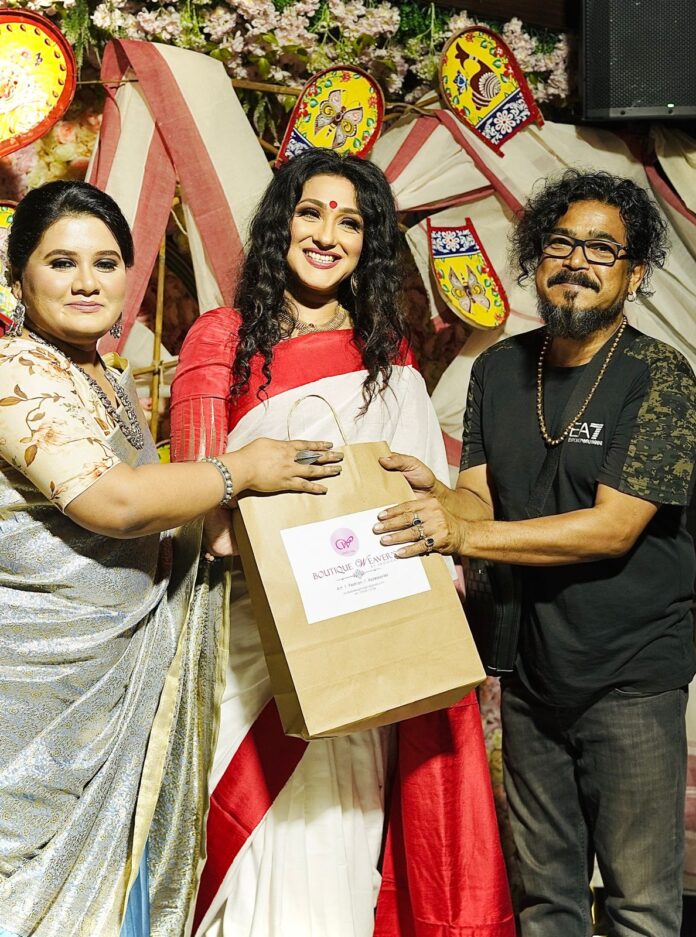Team Studio FIVE witnessed Pre-Durga Puja event “Amaar Ma, Amaar Durga” by Ms. Rituparna Sengupta, eminent actress from Bengali Film Industry Kolkata