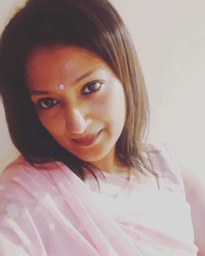June Roshni Lobo Reflecting on Virtues, Relationships, and Modern Womanhood June Roshni Lobo, author of My Father’s Earthen Vessel, Communications & Corporate Relations Professional, Writer, Speaker,